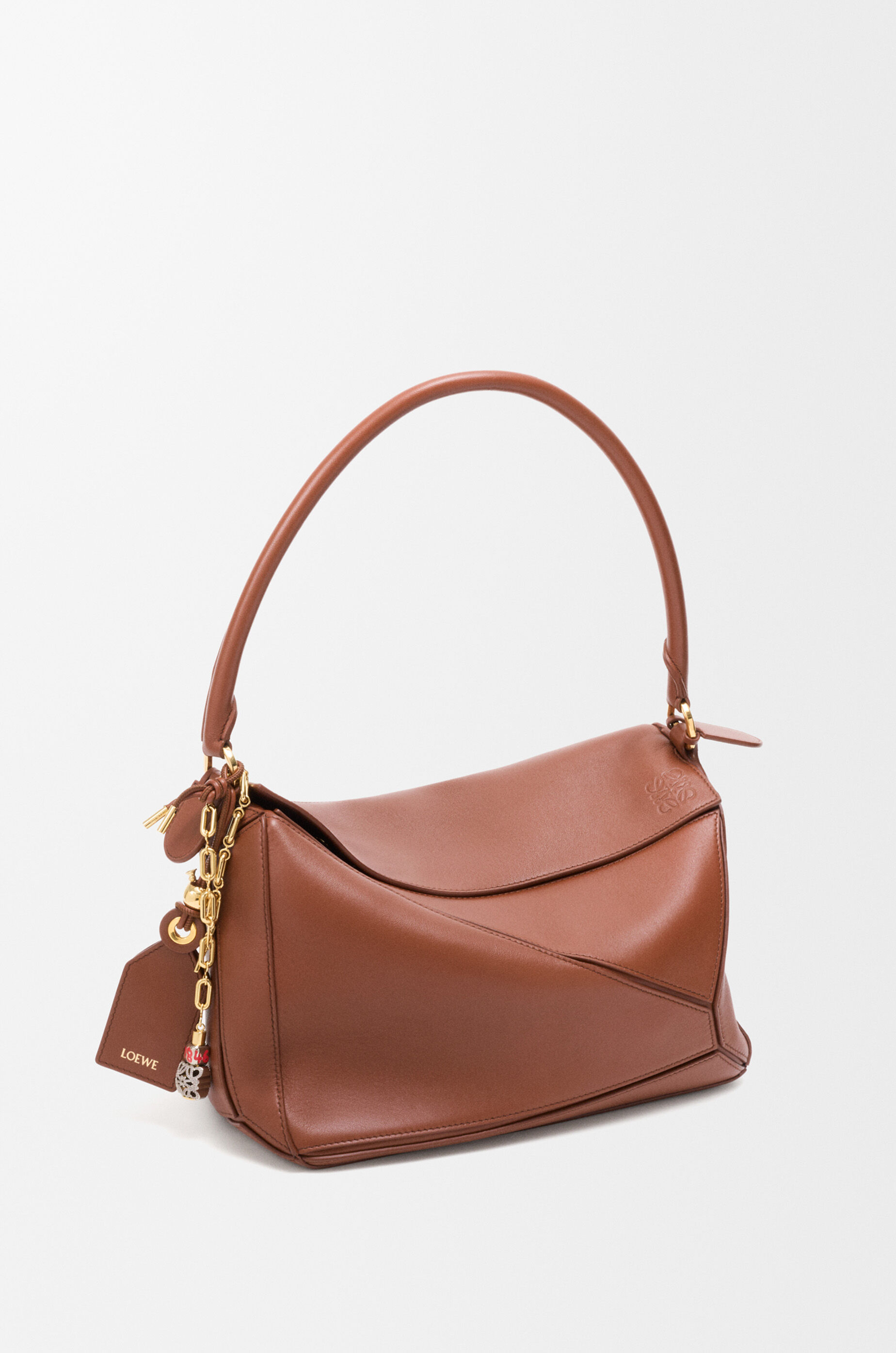 高級名入れバッグのギフトアイデア｜LOEWE - LOEWE